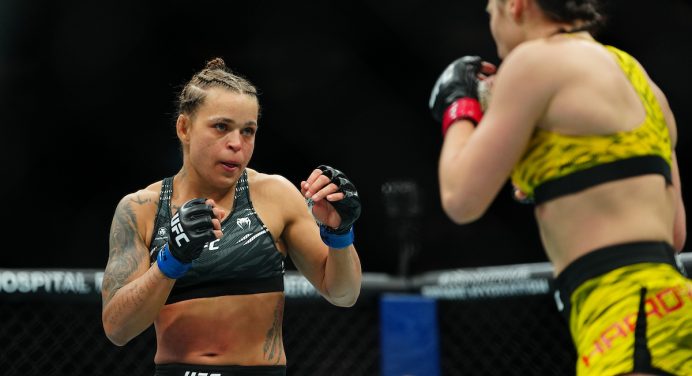 Eduarda Ronda supera venezuelana e vence a primeira no peso-mosca do UFC