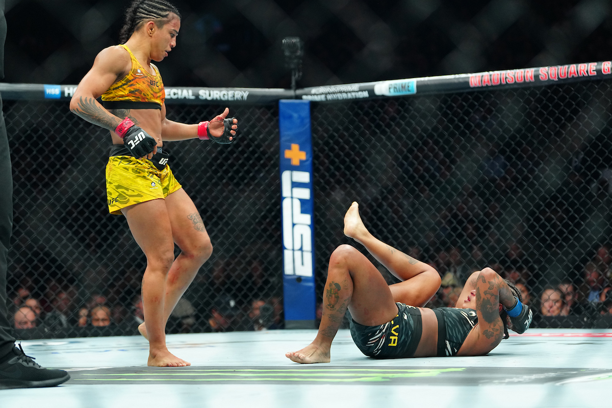 Viviane Araújo (à esquerda) venceu Karine Killer no UFC 309.