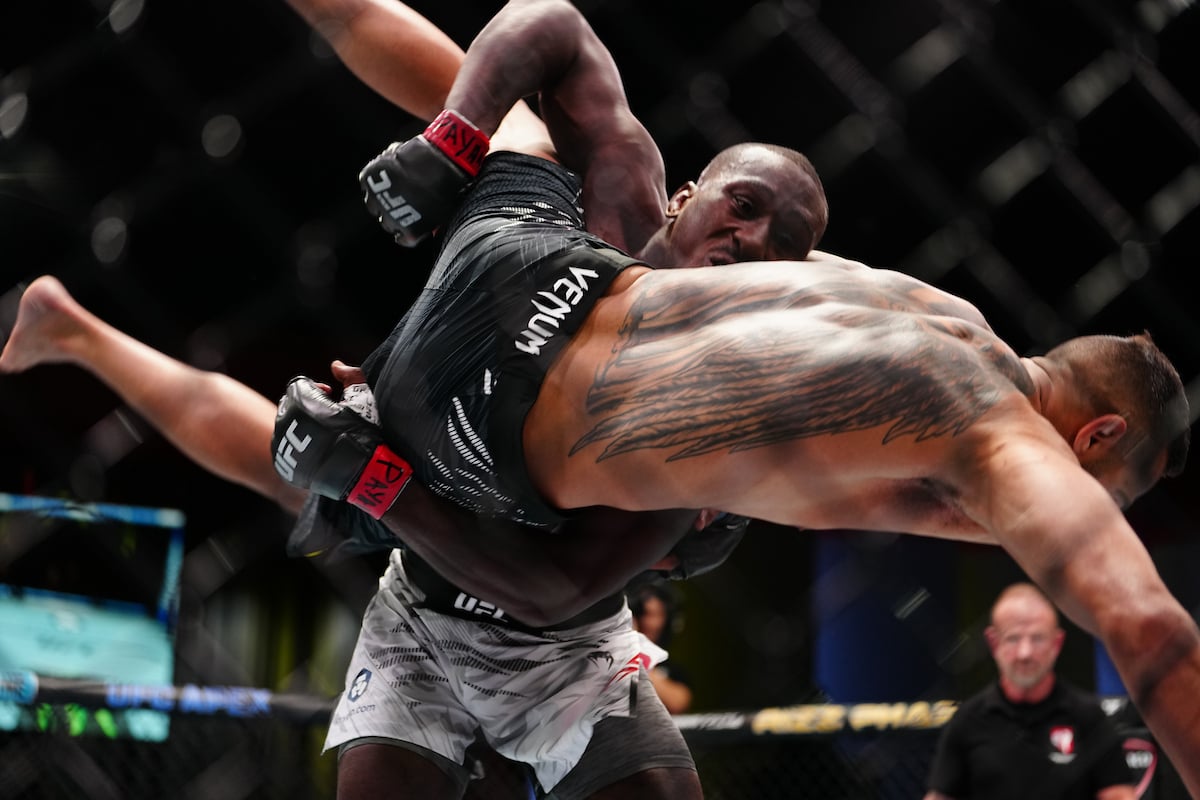 Tresean Gore aplica queda em Antonio Trócoli no UFC Vegas 100