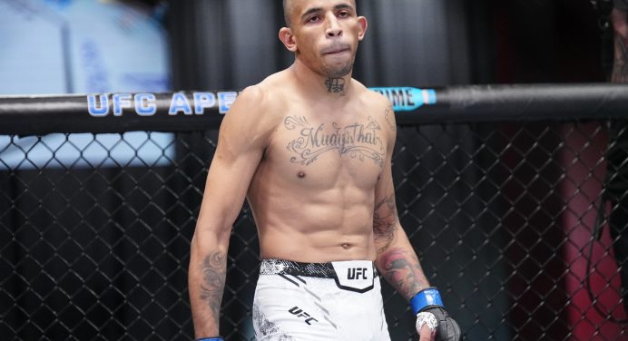 Nocauteador, fumante e sem filtro! Conheça Carlos Prates, brasileiro que lidera o UFC Vegas