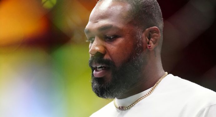 Jon Jones aumenta dúvidas sobre aposentadoria após postagem misteriosa