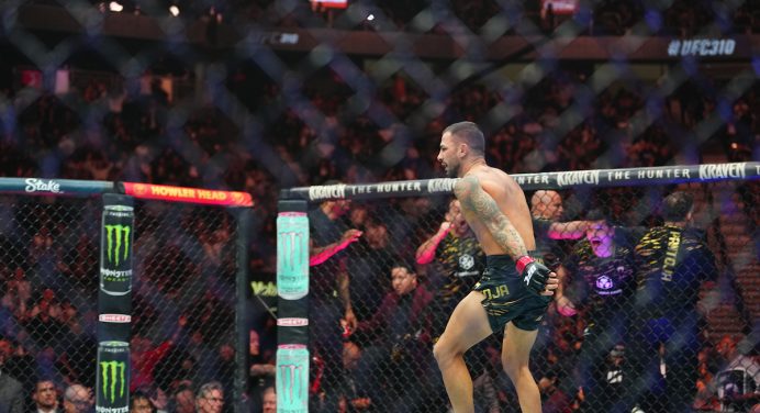 Alexandre Pantoja embolsa R$ 304 mil por bônus de Performance da Noite no UFC 310