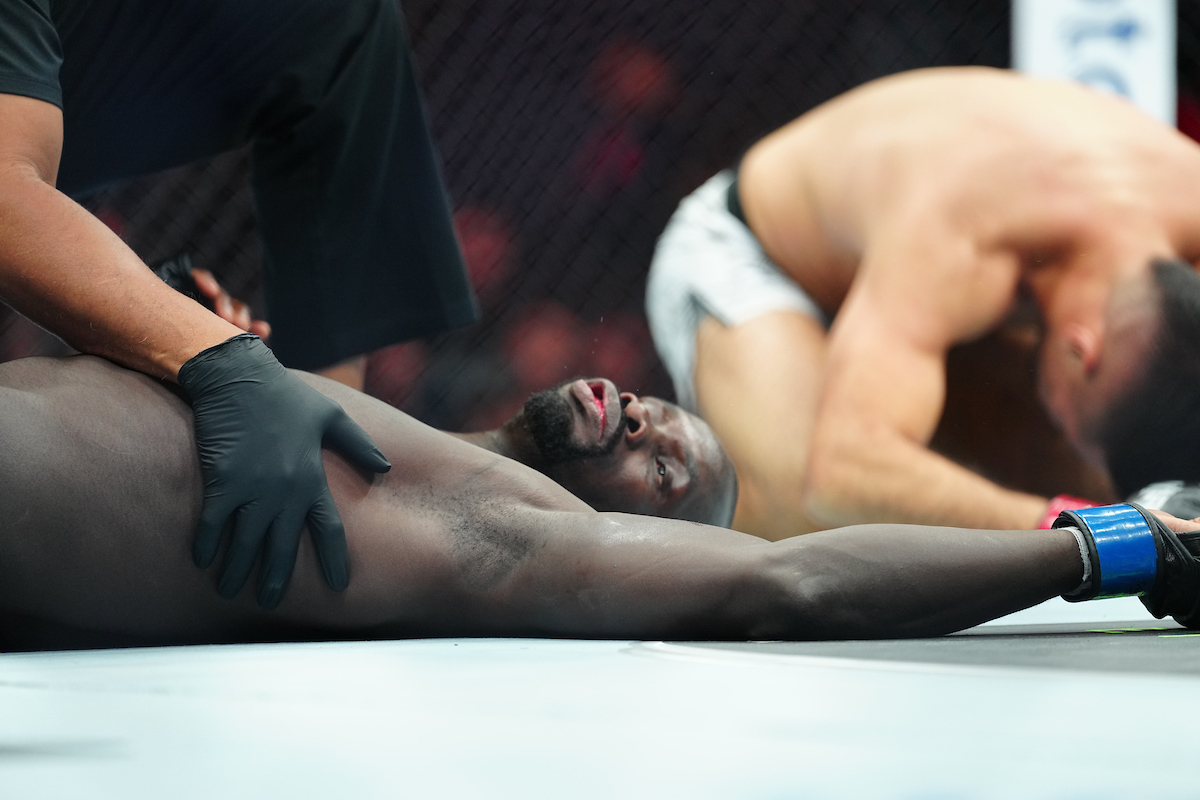 Vicente Luque finalizou Themba Gorimbo no UFC 310