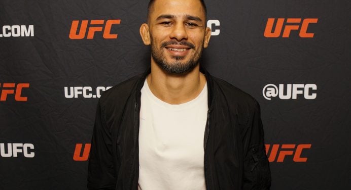 Após desafio recusado, Alexandre Pantoja propõe treino a Demetrious Johnson