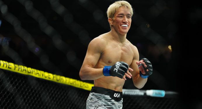 Kai Asakura estreia no ranking dos moscas mesmo após derrota para Pantoja no UFC 310