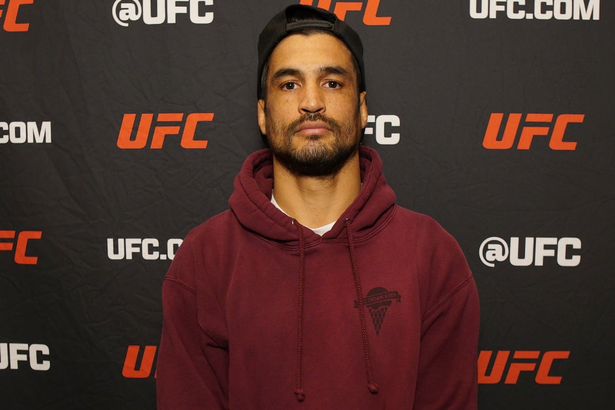 Kron Gracie posa para foto durante entrevista com a Ag Fight antes do UFC 310