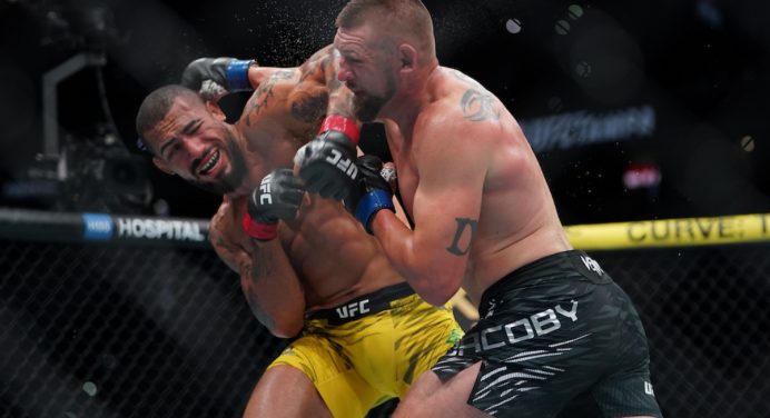 Vitor Petrino sofre nocaute brutal e perde segunda luta seguida no UFC