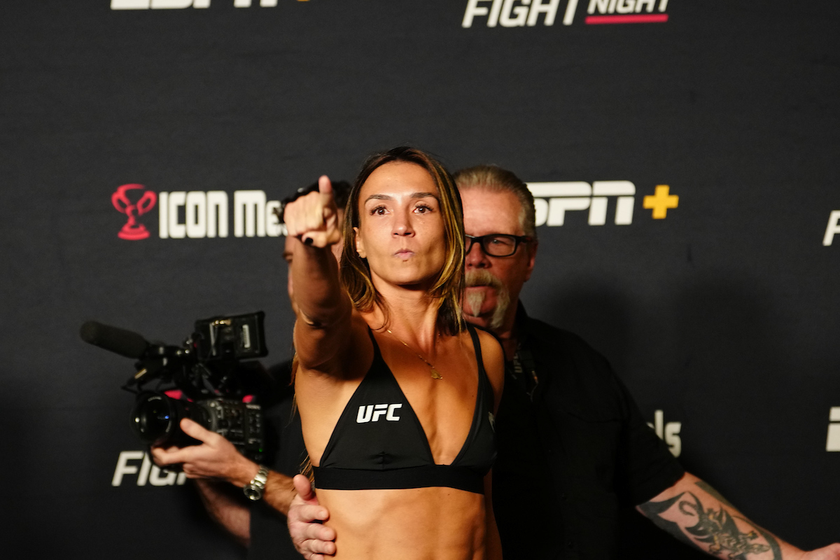 Amanda Ribas após fazer encarada com Mackenzie Dern antes do UFC Vegas 101