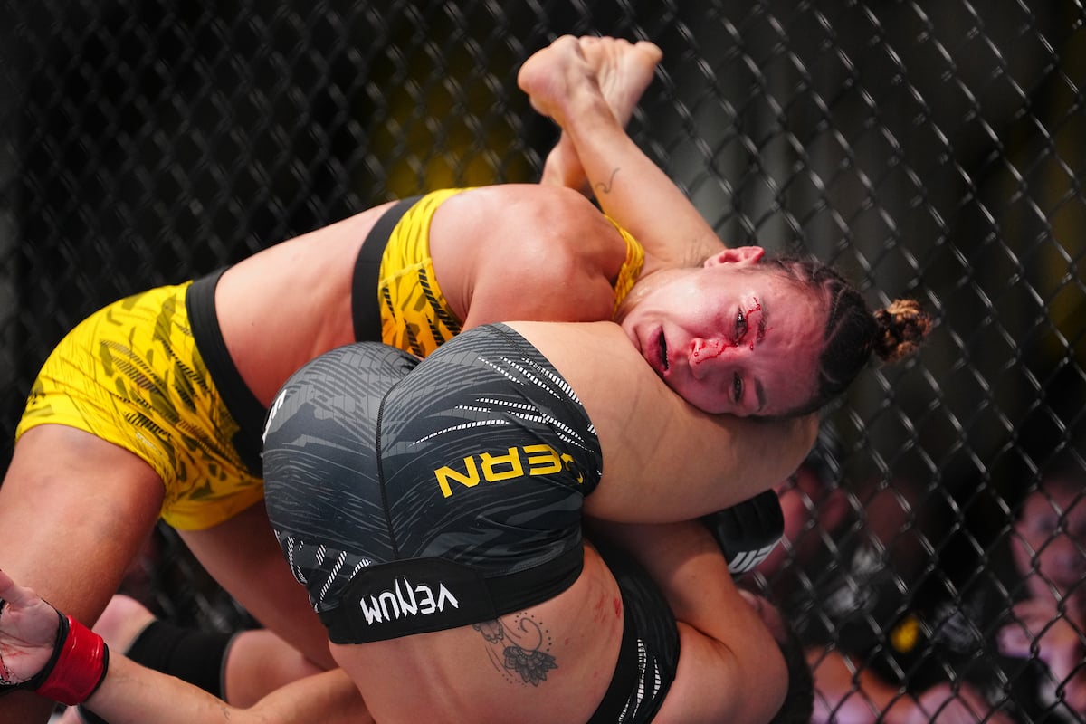 Amanda Ribas (de amarelo) se defende de tentativa de finalização de Mackenzie Dern