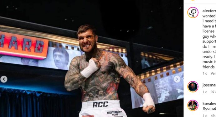 Vocalista de banda de rock nocauteia rival em estreia no boxe sem luvas; veja