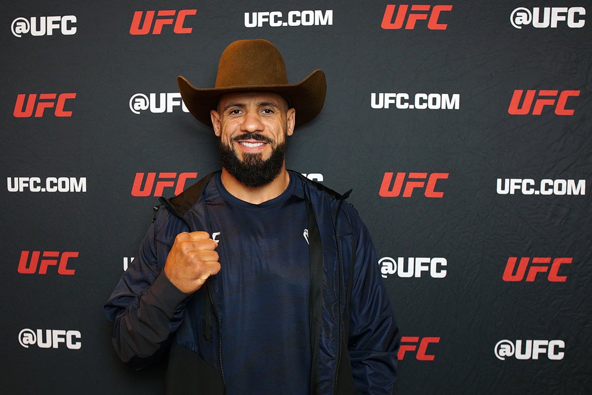 Bruno Lopes posa para fotos após conversar com a reportagem da Ag Fight em Las Vegas