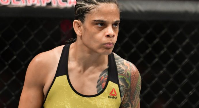 Ex-lutadora do UFC é presa em Araraquara suspeita de envolvimento com tráfico