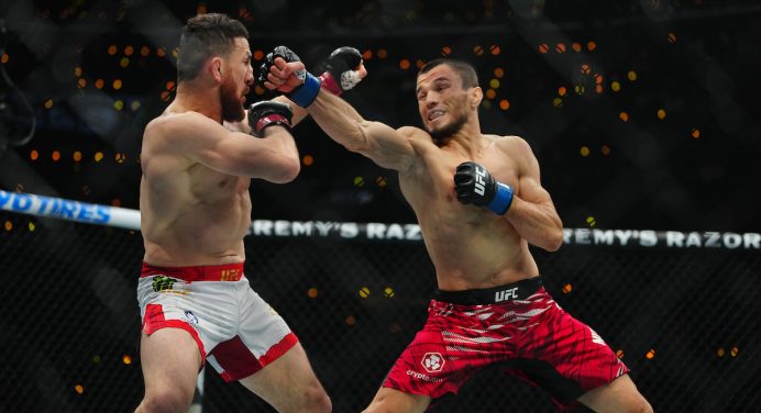 Umar Nurmagomedov exibe estrago na mão após batalha contra campeão do UFC; veja