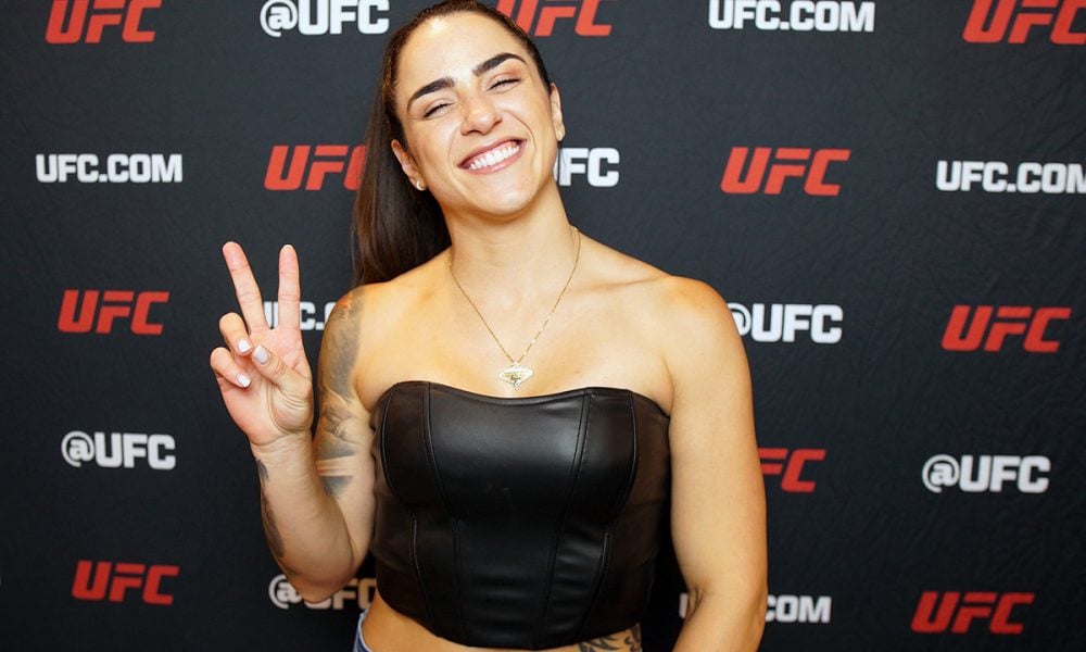 Norma Dumont posa para fotos após conversar com a reportagem da Ag Fight em Las Vegas