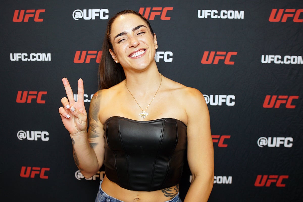 Norma Dumont posa para fotos após conversar com a reportagem da Ag Fight em Las Vegas