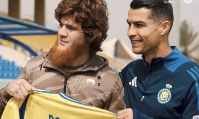 Sharabutdin Magomedov recebe camisa autografada de Cristiano Ronaldo