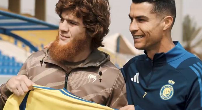 Lutador russo tieta Cristiano Ronaldo em encontro antes do UFC Arábia Saudita; veja