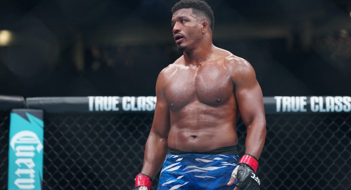 Imagem forte! Destaque do UFC Seattle exibe corte profundo entre os dedos do pé; veja