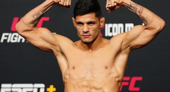 Com Do Bronx no corner, Gabriel Mosquitinho dá show e finaliza australiano no UFC 312