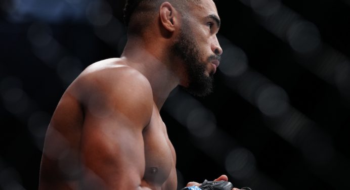 Raffael Cerqueira é atropelado por estreante invicto e se complica no UFC