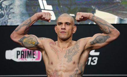 Alex Poatan passou tranquilo pela balança da pesagem oficial do UFC 313