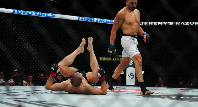 Após derrota polêmica na estreia, Carlos Leal atropela Alex Morono no UFC 313