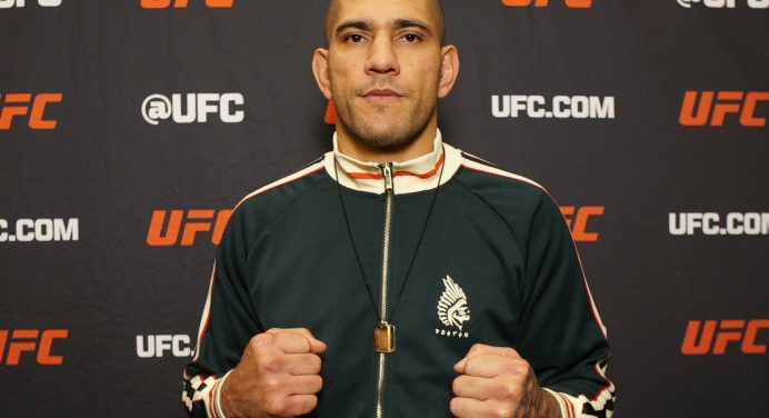 Alex Poatan questiona jejum de Ankalaev durante o Ramadã: “Está enganando o pessoal”