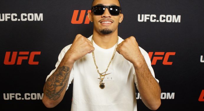 André Mascote cita autocobrança como arma para encerrar jejum de nocautes no UFC