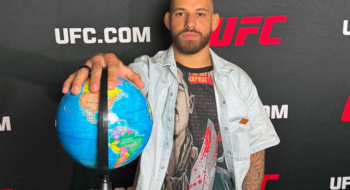 Jean Silva provoca rival terraplanista durante coletiva de imprensa do UFC