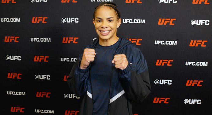 Dione Barbosa faz previsão ousada para luta no UFC Vegas 105: “Finalização ou nocaute”