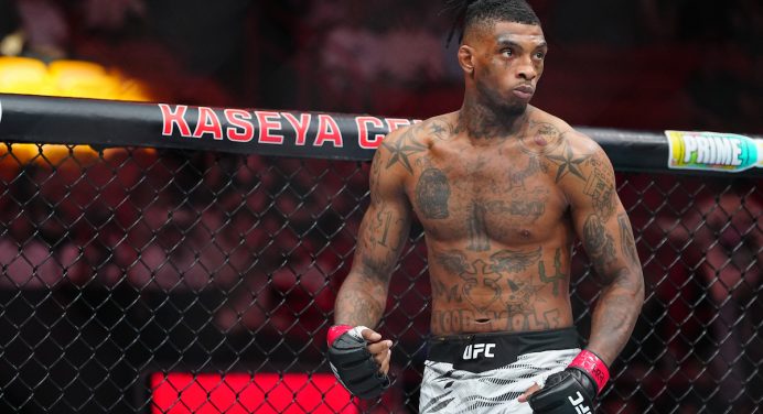 Lutador do UFC preso foi encontrado pela polícia escondido em gaiola de cachorro