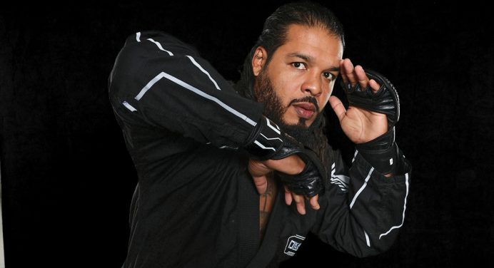 Lenda do kickboxing, Tyrone Spong disputa título em estreia no Karate Combat