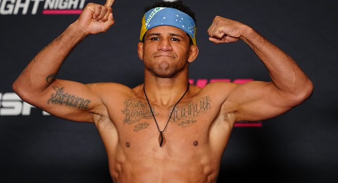 Liderado por Durinho, Esquadrão Brasileiro passa sem susto pela balança do UFC Vegas 106