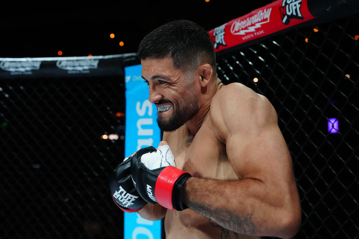 Renato Canuto venceu sua estreia no MMA por nocaute técnico