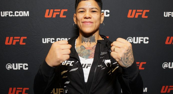 Denise Gomes destaca evolução estratégica após vitória no UFC Vegas 106