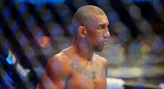 Após “maior vitória da carreira”, Raoni Barcelos desafia Rob Font para luta no UFC