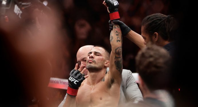 Confiante! Alexandre Pantoja projeta vitória via finalização no UFC 323: “Dinheiro fácil”