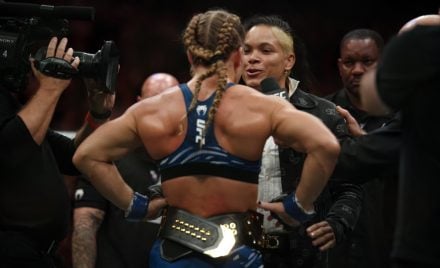 Amanda Nunes e Kayla Harrison fazem encarada no octógono do UFC 316