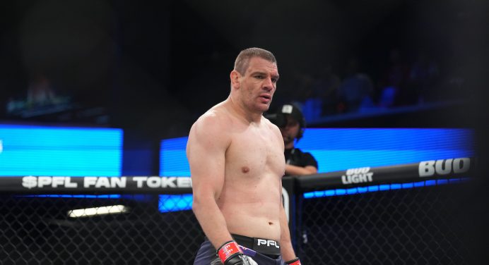 Reforço de peso! Ex-campeão da PFL, Ante Delija assina com o UFC