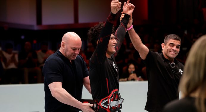 Carlos Henrique exalta mudança de patamar na carreira com cinturão do UFC BJJ