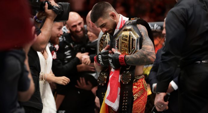 Nocaute avassalador sobre Charles do Bronx rende prêmio bônus para Ilia Topuria