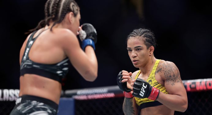 Viviane Araújo é dominada por Tracy Cortez e perde por decisão unânime no UFC 317