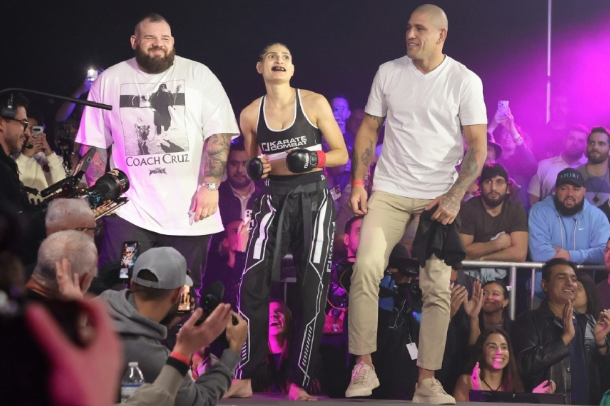 Aline Pereira (no centro) é irmã mais nova de Alex Poatan