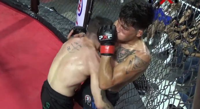 Combate é interrompido após lutador vomitar no cage em evento de MMA