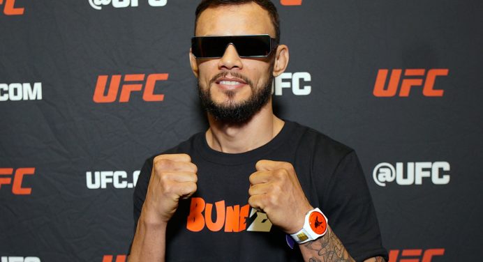 Felipe Bunes minimiza mudança de oponente no UFC Vegas 108: “Plano é sair na porrada”
