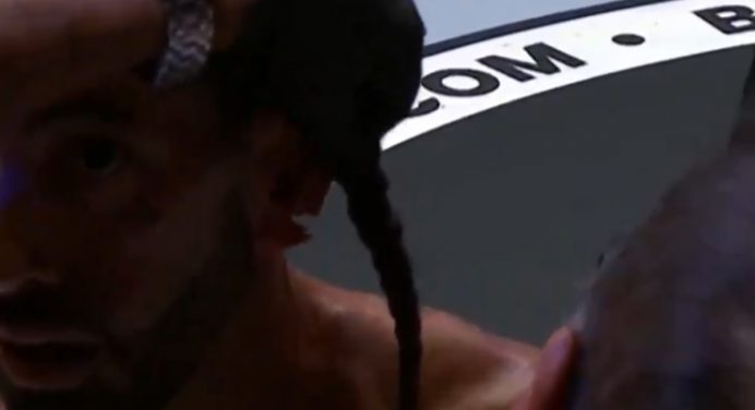 Dilacerada! Lutador sofre lesão feia na orelha no boxe sem luvas; veja