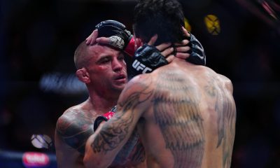 Max Holloway e Dustin Poirier durante confronto no UFC 318