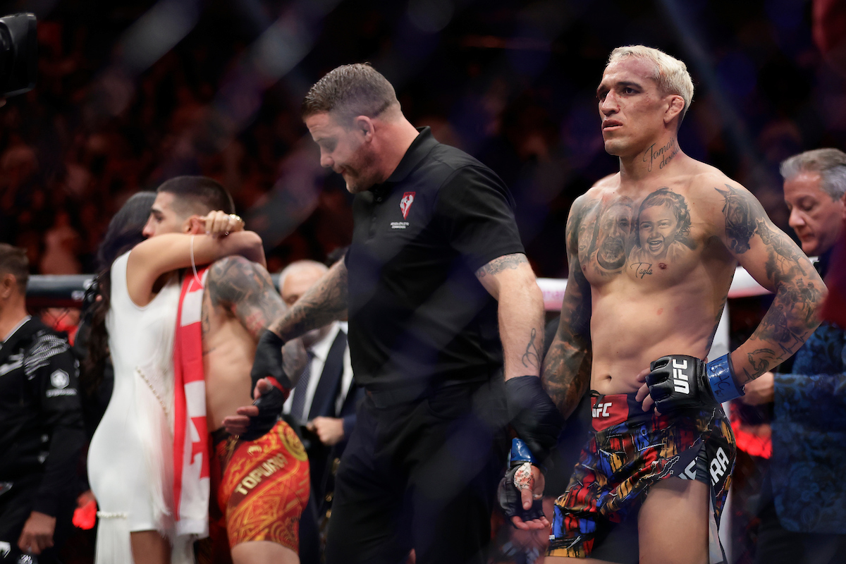 Ilia Topuria celebra vitória, enquanto Do Bronx lamenta o resultado do UFC 317