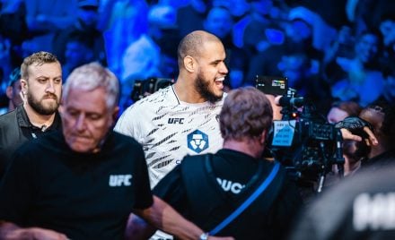 Sorridente, Tallison Xicão faz sua entrada no UFC Nashville