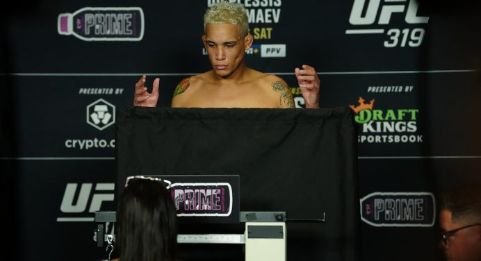 Bruxa solta! UFC 319 perde mais um combate na véspera do evento